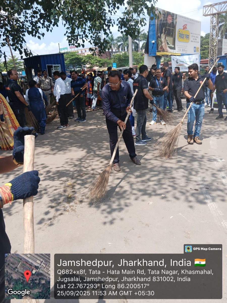 CSIR_NML's tweet image. As part of the Swachhata Hi Seva-2025 campaign, CSIR-NML participated in the cleanliness drive at Tatanagar Railway Stn on Sept 25, 2025. This initiative, aimed at promoting a cleaner & greener India, was conducted in close collaboration with the Railway authorities. @CSIR_IND