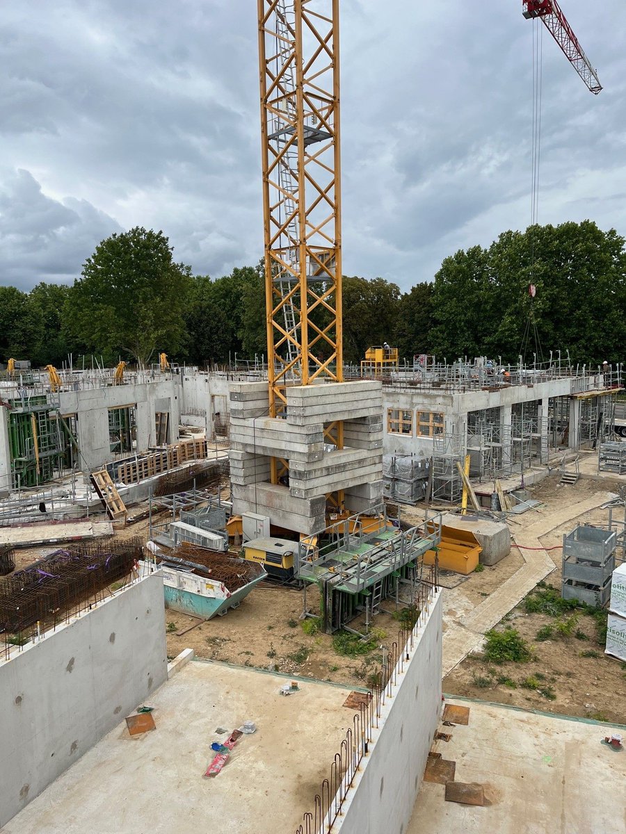 🏗 A Chevilly-Larue, Les Maçons Parisiens construisent en Entreprise Générale un ensemble immobilier composé d’une « Résidence Autonomie » de 82 logements dont 12 destinés aux étudiants, de 11 maisons individuelles et de 29 logements collectifs : lesmaconsparisiens.fr/r%C3%A9alisati…

📐