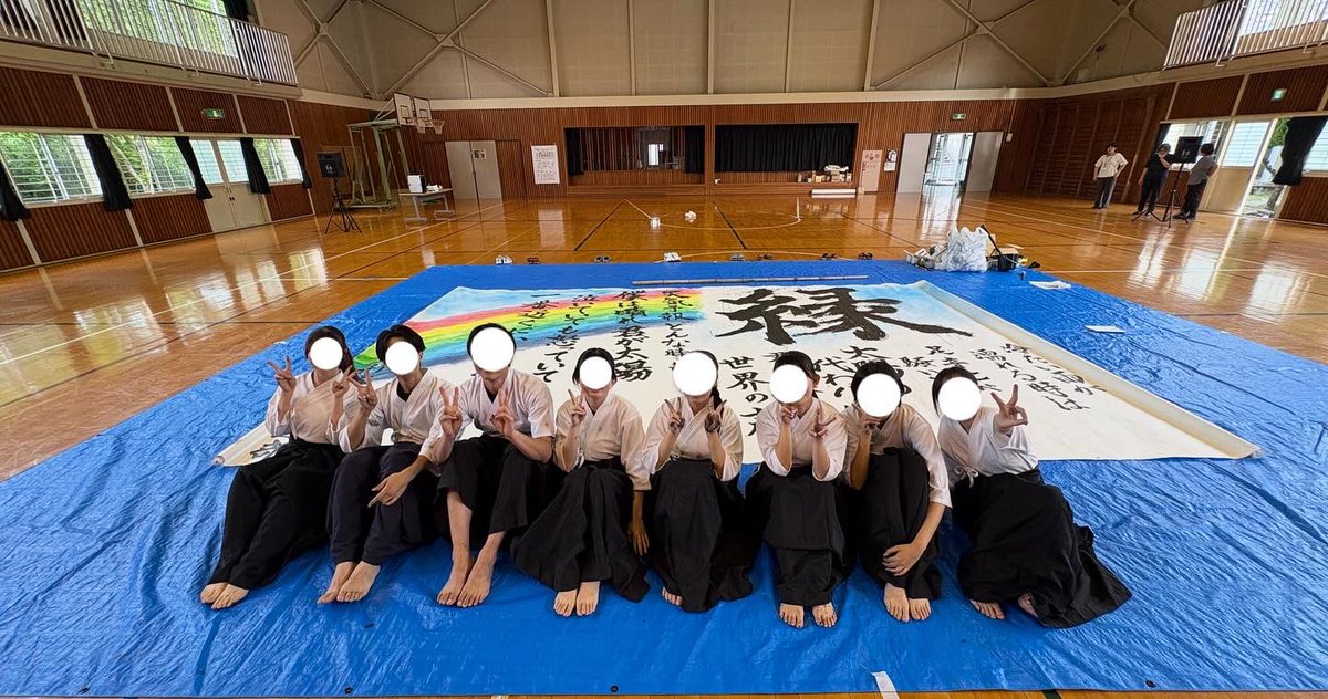 tsurushodo's tweet photo. 2025.9.22  市川南小学校にて

都留文科大学書道部です！
先日、市川南小学校の「親子学習会」にて
講演及びパフォーマンスをさせていただきました。

「広い世界をみる じゅんび をしよう！」というテーマに、一コマ45分間を使って
貴重な経験をさせていただきました。
ありがとうございました！ https://t.co/wIGCV8qWw2