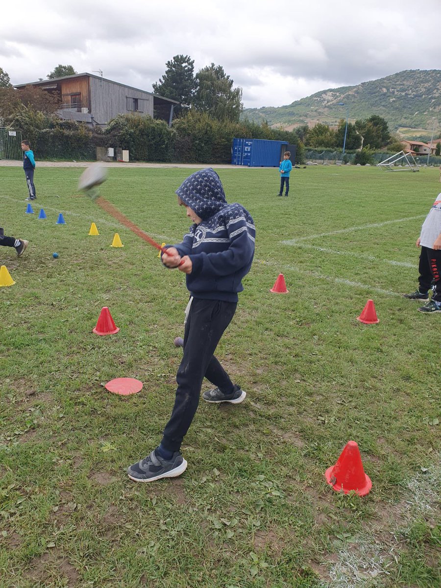 #JNSS2025 
Journée du Sport Scolaire 2025 à Guilherand-Granges pour 240 enfants. 
De nombreuses activités en découverte : trottinette - escrime - tennis - foot - basket - badminton - tchoukball - golf … 
<a href="/Dsden07/">Ardèche-Direction académique</a>