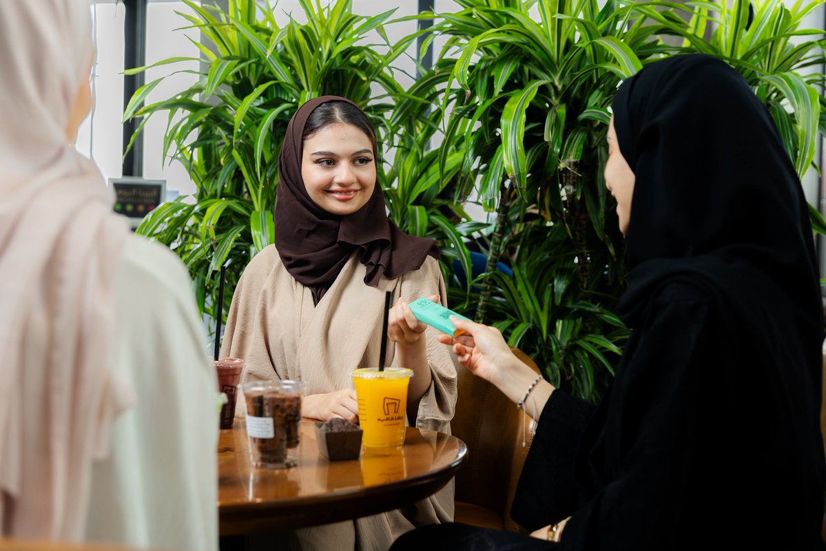 javacafeksa's tweet image. لحظات الويكند تستاهل نكهة مميزة.
في جافا كافيه… الويكند يكتمل بنكهتك المفضلة ☕️
#ويكند_جافا #جافا_كافيه