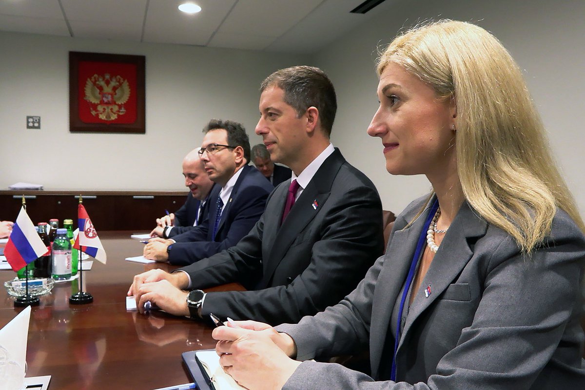 У оквиру учешћа на генералној дебати 80. заседања Генералне скупштине <a href="/UN/">United Nations</a>, имао сам прилику да се састанем са <a href="/mfa_russia/">MFA Russia 🇷🇺</a> министром иностраних послова Сергејем Лавровом.

Добар разговор током којег смо размотрили читав низ тема које се тичу наших националних интереса и које су од