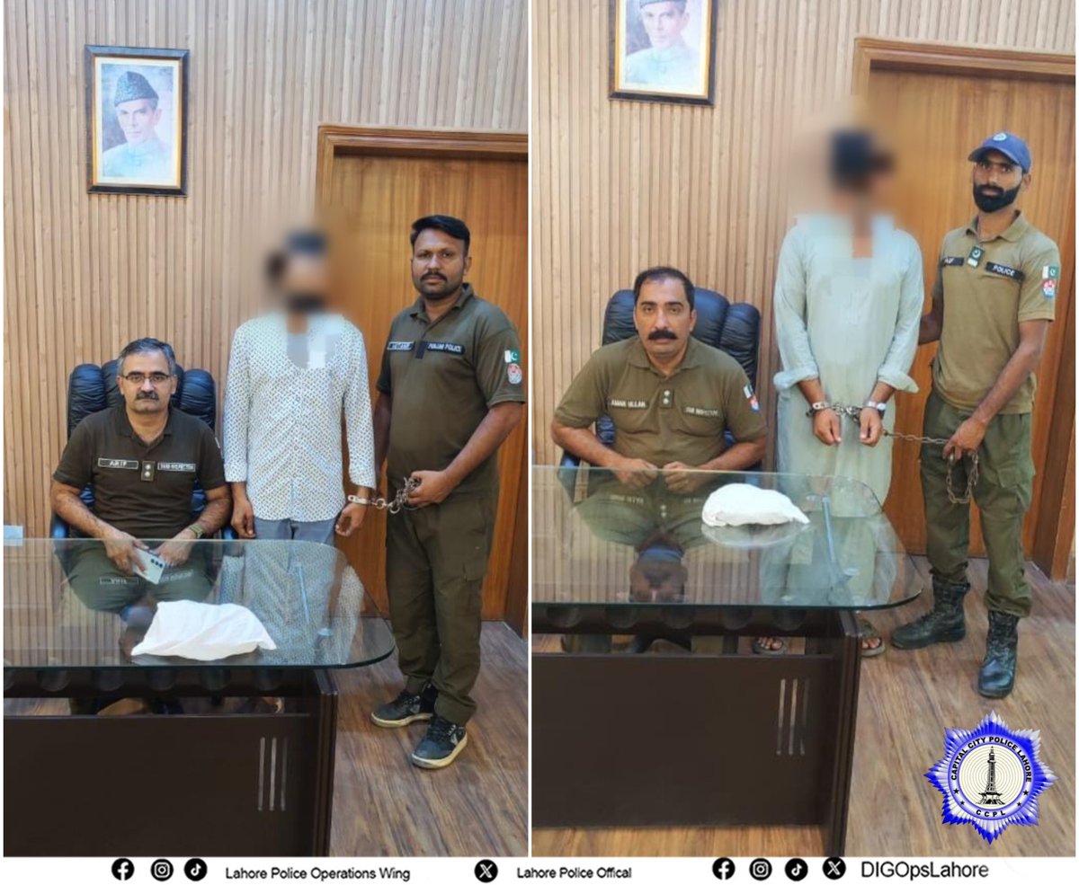 Lahorepoliceops's tweet image. لاہور پولیس کا منشیات فروشوں کے خلاف کریک ڈاؤن جاری،
ڈیفنس بی پولیس نے خفیہ اطلاع پر دوران چیکنگ مختلف مقامات سے 02 منشیات فروش گرفتار کرلیے،ملزمان سے 2.5 کلو سے زائد چرس برآمد،مقدمات درج۔
#LahorePolice #SayNoToDrug #DrugCrackdown #Hashish #DrugDealersArrested #DefenceB
#Pakistan