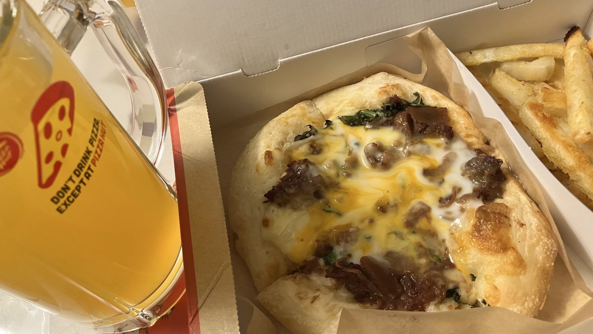 ピザハットの月見🎑

すき焼き🍕なんだけど、上に乗った春菊が大変よかった🙆‍♀️