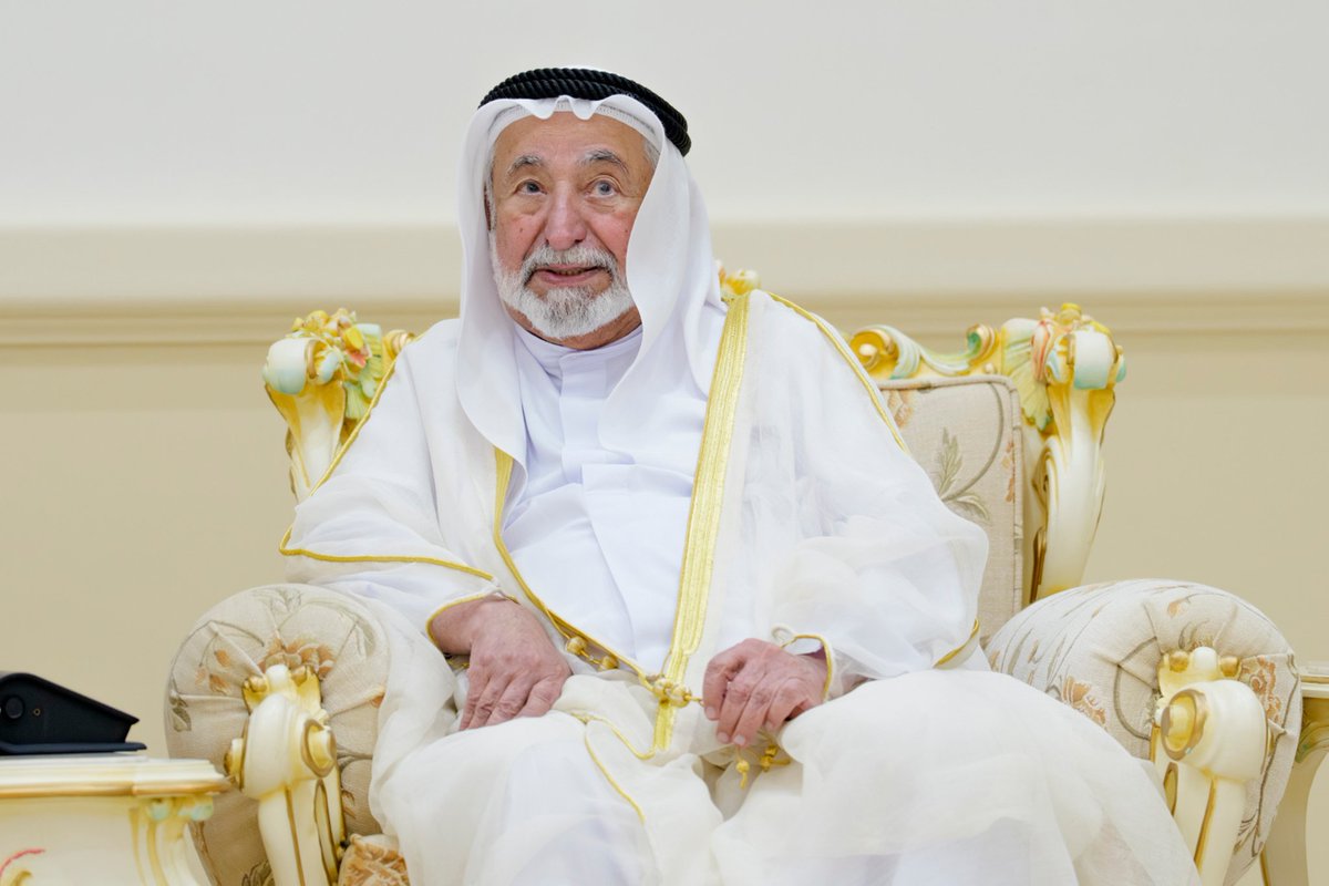 إصدار مرسوم أميري يقضي بتعيين يوسف يعقوب المنصوري مديراً لفرع دائرة الموارد البشرية في خورفكان
Issuing an Emiri Decree appointing Yousef Yaqoub Al Mansouri as Director of the Sharjah Department of Human Resources branch in Khorfakkan.