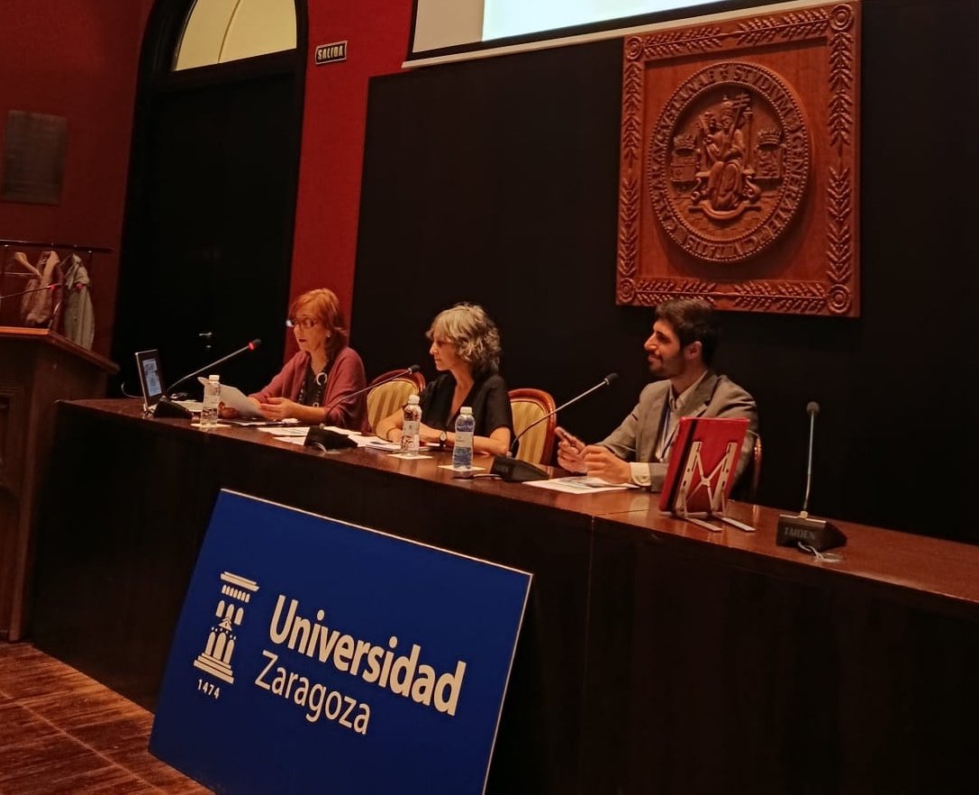 La primera mesa redonda del curso se centrará en “Divulga o perece”, modera @carminapyod y contamos con <a href="/PilarPerla/">Pilar Perla</a> y <a href="/Dani_Pellicer/">Daniel Pellicer Roig</a>.

#CarreraInvestigadora