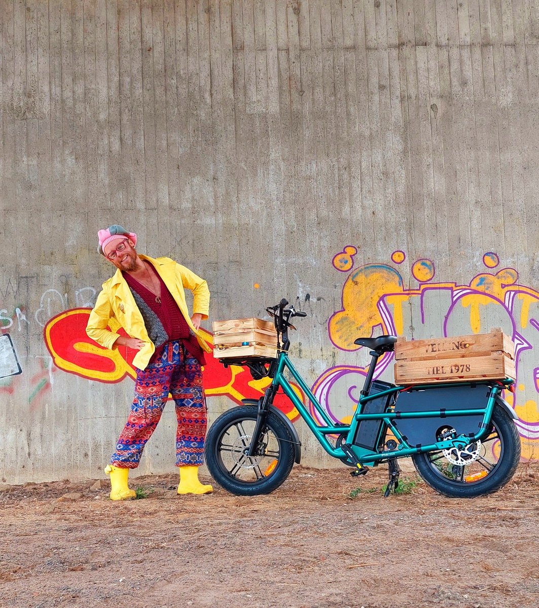 Fiido_eBike's tweet photo. It's a colorful day! ππ²
Hope the cargo king T2 can carry all your happiness too!
Show us your ride outfits in the comments! πβ¨
πΈ: Klarinus
#FiidoT2 #cargoebike #RideInStyle #ColorfulRides #BikeLife #HappyRiding https://t.co/19gZnJxlGR