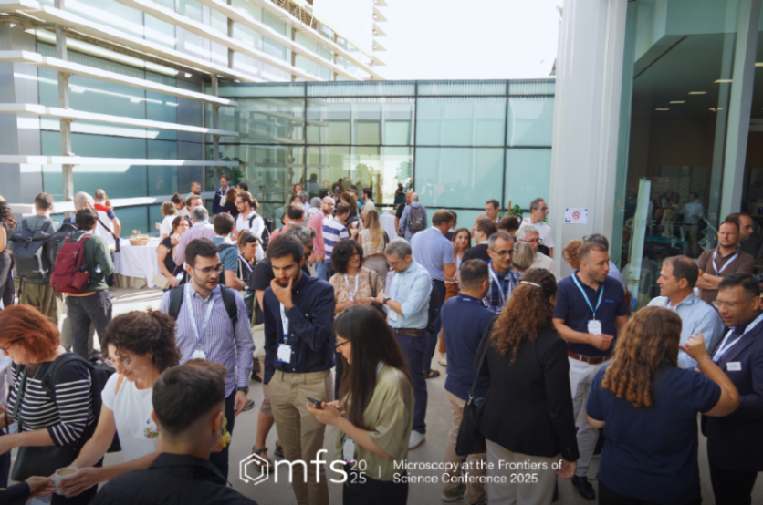 MFS_2025's tweet photo. ☕Breaks at #MFS25 gathers attendees after sessions!

👉Discussing atomic-scale imaging, TEM/STEM, batteries, perovskites &amp; sustainable energy, researchers exchange ideas &amp; foster collaborations

Let's continue shaping the future of microscopy together!

🔗https://t.co/KBvg4Q0mdd https://t.co/dwzGwAU6uN
