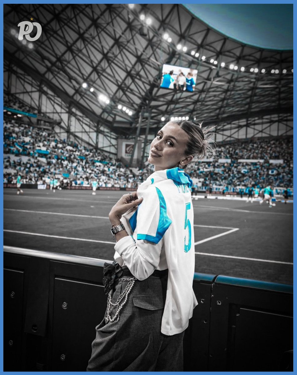 🇦🇷💬 Morena Beltrán, journaliste argentine, est tombée amoureuse de notre club pendant #OMPSG :

« Ressentir l’ambiance du stade Vélodrome, c’est comme être chez soi. C’était une nuit à couper le souffle. La passion, l’esprit, et votre manière de vivre… Merci l’OM, tu resteras à