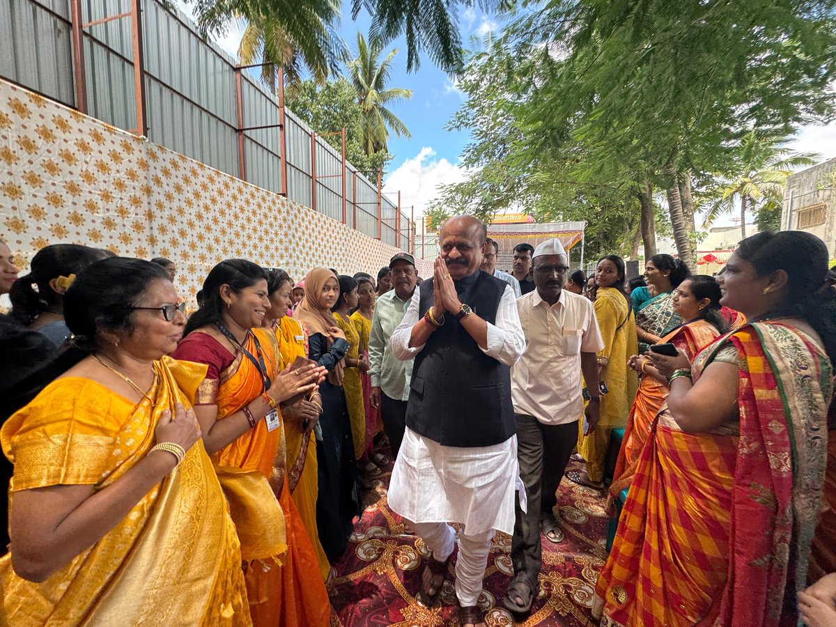 DrSureshKhade's tweet image. कार्याध्यक्ष श्री. चंद्रकांत देशपांडे यांच्यासह सर्व पदाधिकारी, शिक्षक, शिक्षकेतर कर्मचारी आणि विद्यार्थी उपस्थित होते.

@ChDadaPatil
@SudhirGadgil

#educationaldevelopment #भूमिपूजनसोहळा #sureshkhade #miraj