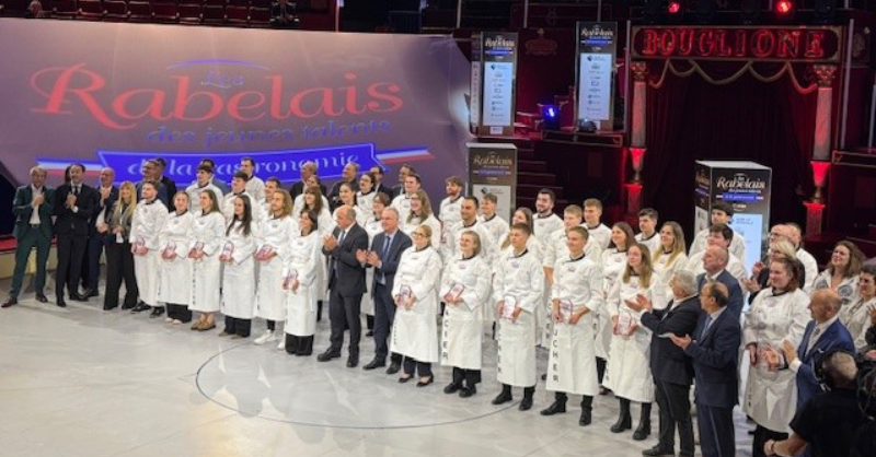 EDF_Entreprises's tweet photo. 🎉 EDF a célébré la 13e édition des #RabelaisJeunesTalents !
👏 13 métiers de bouche récompensés, portés par la créativité, l’engagement & le savoir-faire.
🌟 Aux côtés de ces jeunes talents, EDF réaffirme son engagement pour un avenir plus durable.
@CGAD_france #DLDoct