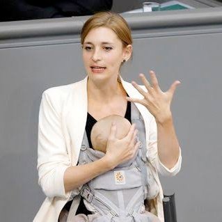 ExilFlavius's tweet image. A #Generaldebatte at the #Bundestag is touched with history by #Rednerpult performance. 😇

What's about progressive delegates' behavior, albeit the term is an oxymoron considering the attitude of some? 🤔