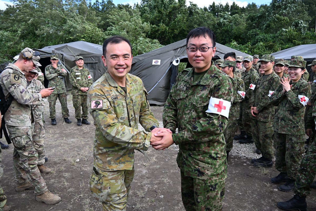 3log_senzo's tweet image. 令和７年度米豪軍との実動訓練（オリエントシールド２５）において、共同衛生訓練終了後、記念撮影を行いました。
#第３後方支援連隊 #OS #OS25 #共同訓練 #日米豪 #DCS #衛生 #medical