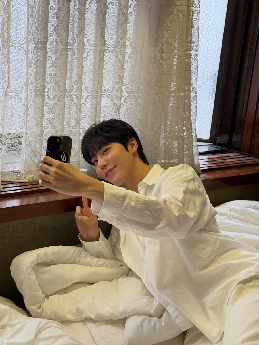 #원태민인스타 

팬미 포토북 찍을땐가보다ㅠㅠㅠ 왤케 옙버😭😭💙💙