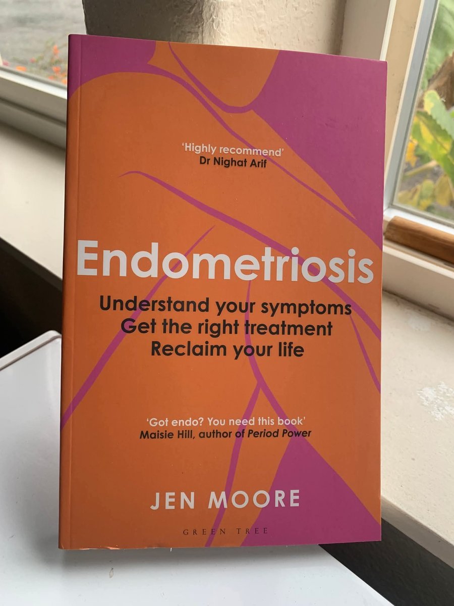 He he, eindelijk eens een goed boek over #endometriose Zou serieus eens gelezen moeten worden door endometriose specialisten en gynaecologen. En natuurlijk een fijn boek voor iedereen die endometriose heeft. Helaas is het voor nu alleen in het Engels te lezen.