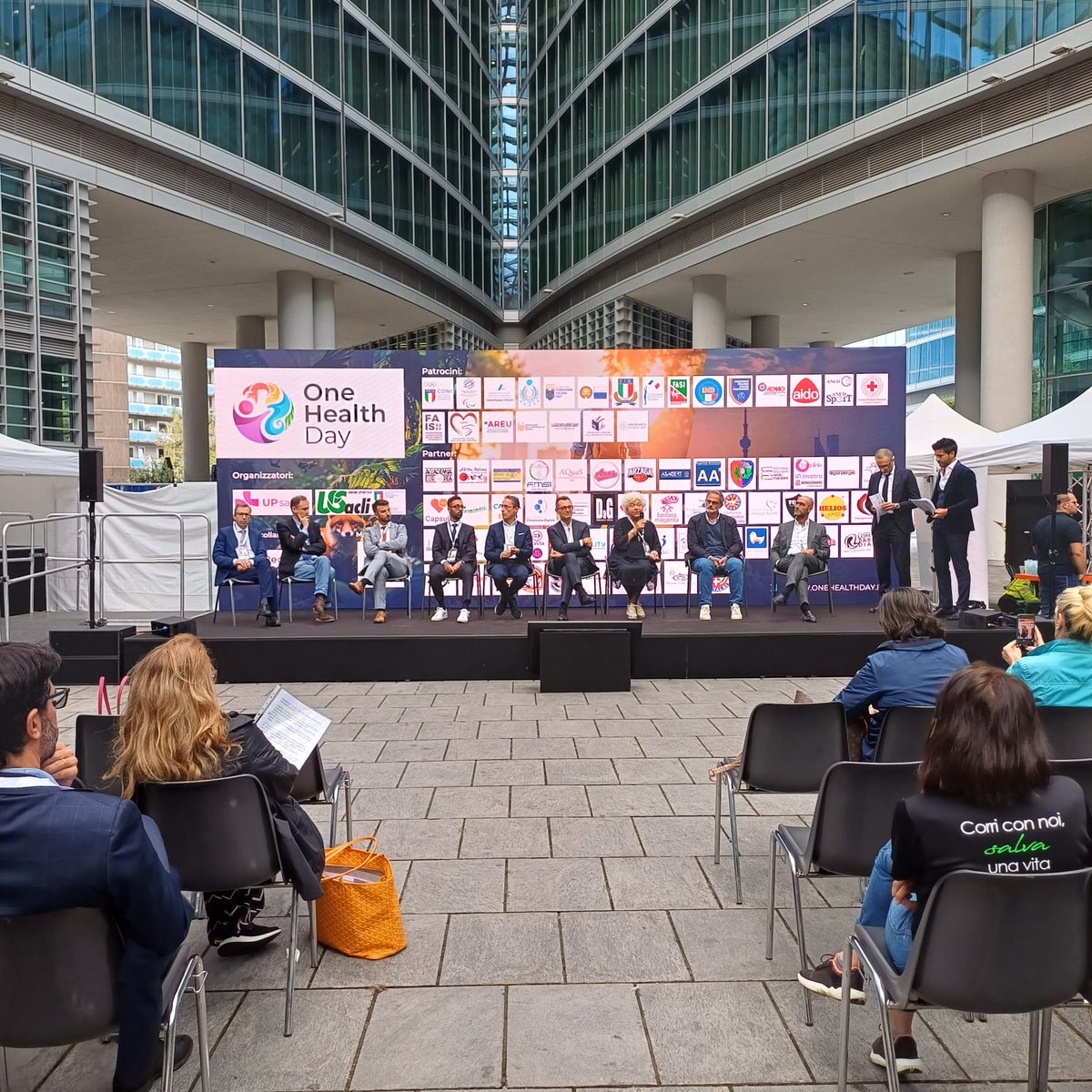 Digitale: risorsa o rischio? Al #OneHealthDay il Presidente Cesare Maria Gariboldi ha parlato dell’esito positivo del progetto pilota del patentino digitale: oltre 2.700 studenti coinvolti in #Lombardia per un uso più consapevole del web.
#regionelombardia #educazionedigitale