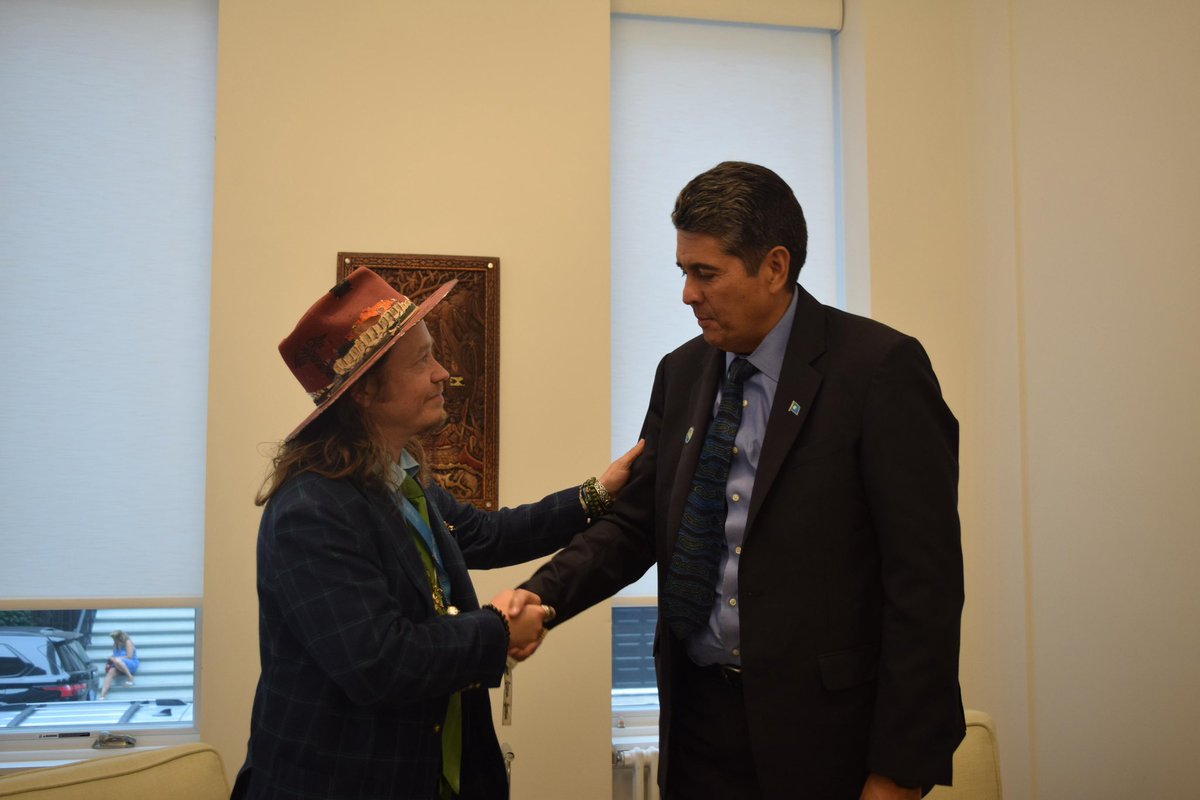 Grateful for the opportunity to meet with President Surangel Whipps Jr. of Palau (<a href="/Surangeljr/">President Surangel Whipps, Jr.</a>) 🇵🇼. Inspired by the nation’s leadership, vision, and commitment to innovation and sustainability. Excited about what the future holds.