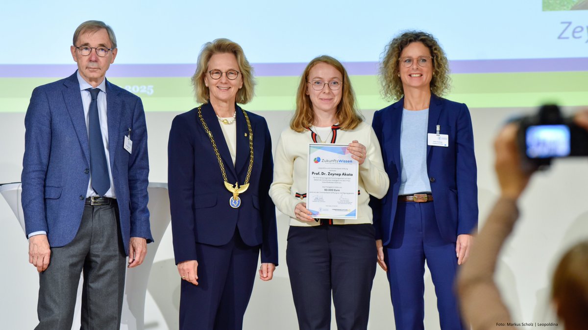 Nationale Akademie der Wissenschaften Leopoldina (@leopoldina) on Twitter photo 🎊 <a href="/zeynepakata/">Zeynep Akata</a> wird mit dem den „ZukunftsWissen“-Preis von Leopoldina und Commerzbank-Stiftung ausgezeichnet. Geehrt wird die Informatikerin <a href="/TU_Muenchen/">TU München</a> <a href="/HelmholtzMunich/">Helmholtz Munich | @HelmholtzMunich</a> für ihre wissenschaftlichen Leistungen auf dem Gebiet der erklärbaren #KI. 🎊 <a href="/zeynepakata/">Zeynep Akata</a> wird mit dem den „ZukunftsWissen“-Preis von Leopoldina und Commerzbank-Stiftung ausgezeichnet. Geehrt wird die Informatikerin <a href="/TU_Muenchen/">TU München</a> <a href="/HelmholtzMunich/">Helmholtz Munich | @HelmholtzMunich</a> für ihre wissenschaftlichen Leistungen auf dem Gebiet der erklärbaren #KI.