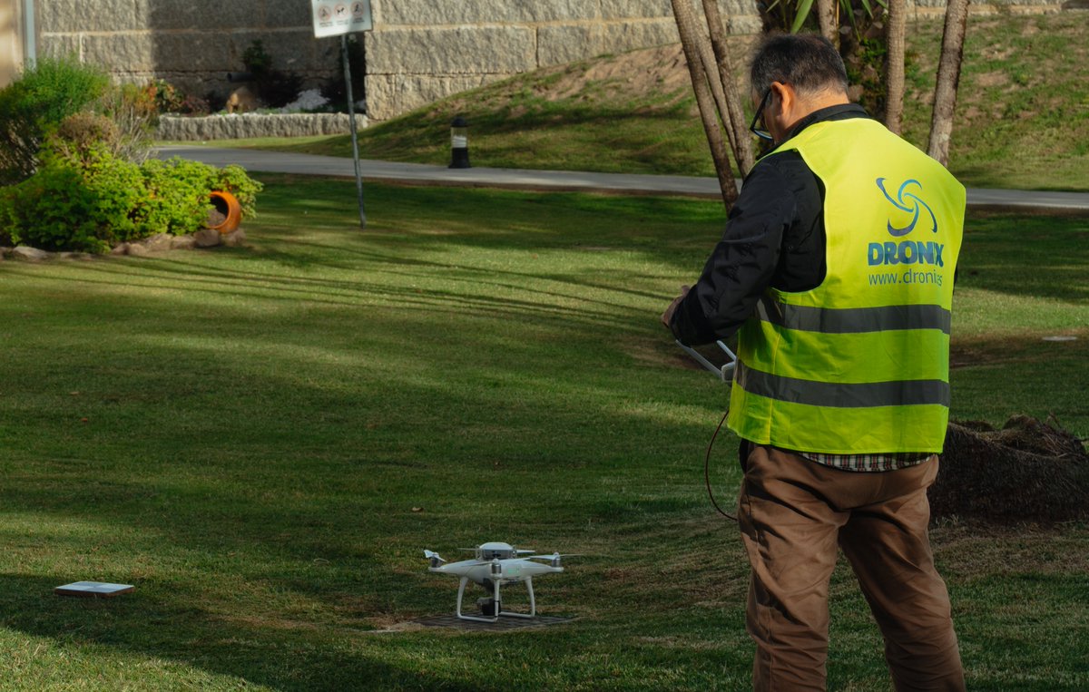 Hemos estado trabajando en un proyecto de #fotogrametría con #drone, una herramienta clave para obtener planos, modelos 3D y datos precisos del terreno.
Tecnología al servicio de la arquitectura, la ingeniería y la construcción.

¡Contáctanos!
☎️ 654 821 276
📩 info@dronix.es