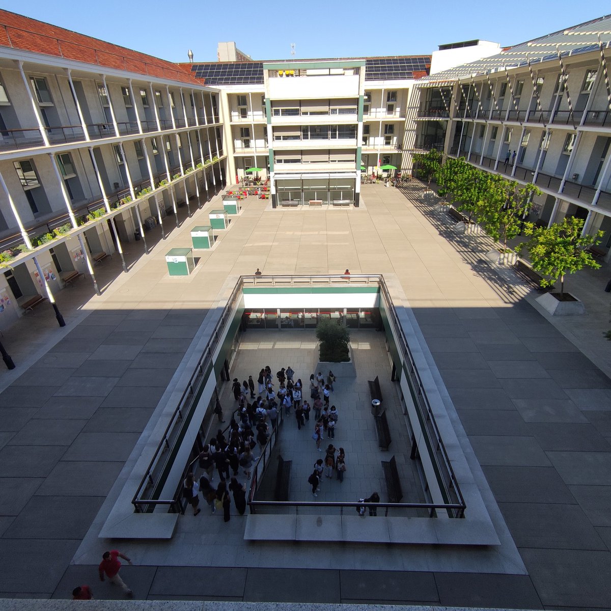 Excited to kick off the new semester at <a href="/PolitiquesUPF/">UPF Ciències Polítiques i Socials</a> teaching Political Behavior and Public Opinion!