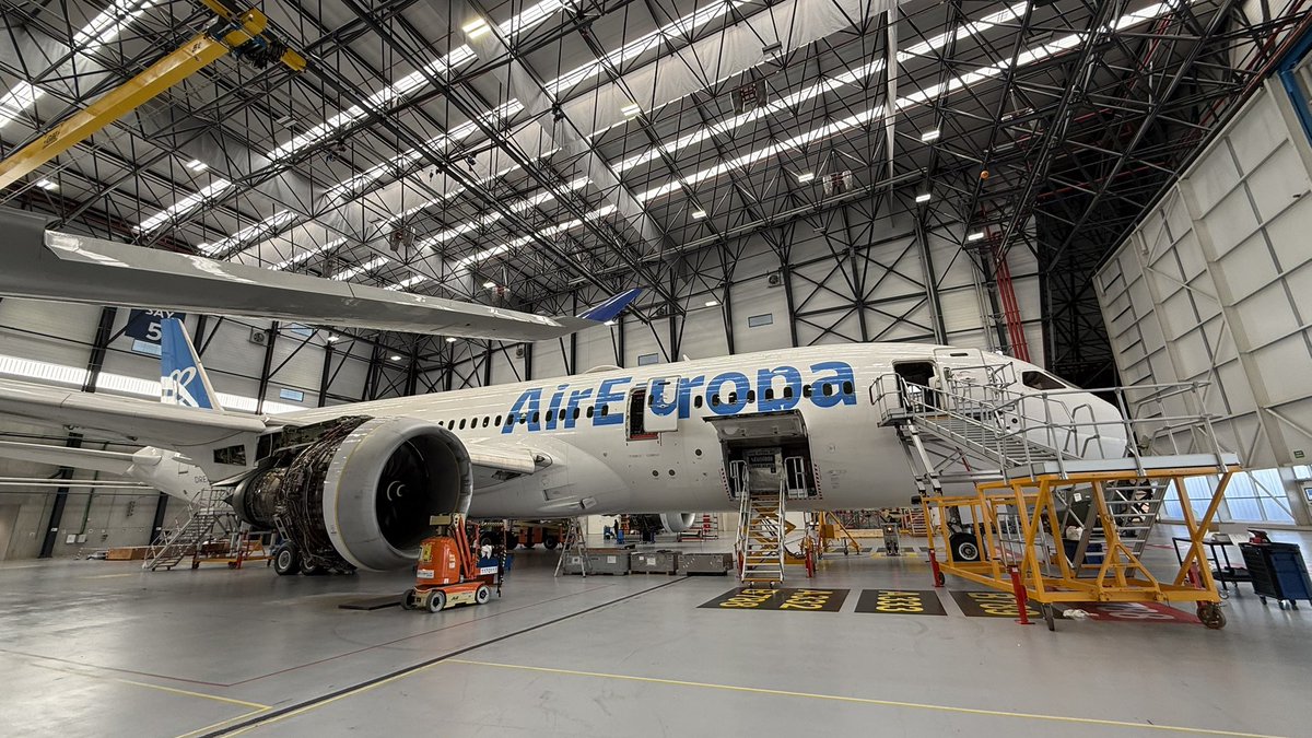 Ayer disfrutamos y aprendimos muchísimo visitando el hangar de Globalia Mantenimiento en Madrid. Espectacular.