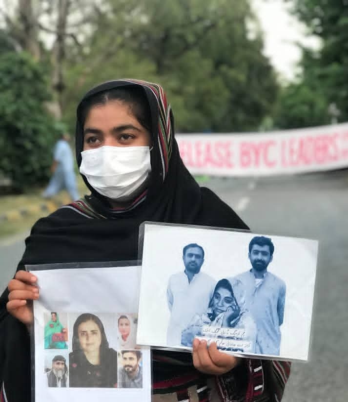 ہم شہر اقتدار میں 72 دنوں  سے کھلے آسمان تلے بیٹھے ہیں کہنے کو تو یہ ترقی یافتہ پڑھے لکھے لوگوں کا شہر کہلاتا ہے مگر ان دو مہینوں میں ہم نے یہاں کوئی ایسا شخص نہیں پایا جو انسانیت کا درد سمجھ سکے  

#ReleaseBYCleaders