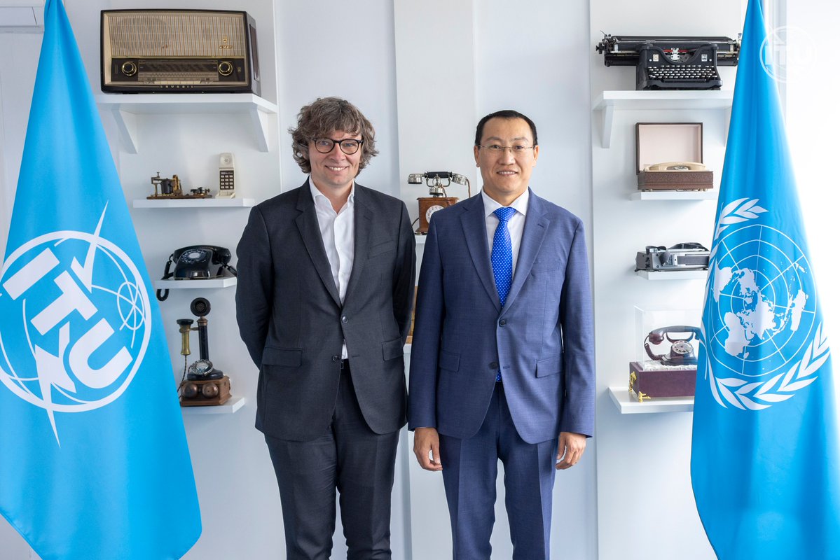 tlamanauskas's tweet image. 🤝 Great to meet H.E. Kairat Torebayev🇰🇿 @KazakhPM_UNOG 

🙏 for productive exchange on strengthening collaboration in #DigitalDevelopment, including #space🛰 economy.