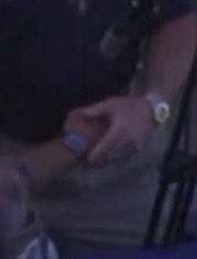 sethrotull372's tweet image. No hand off? 🤔