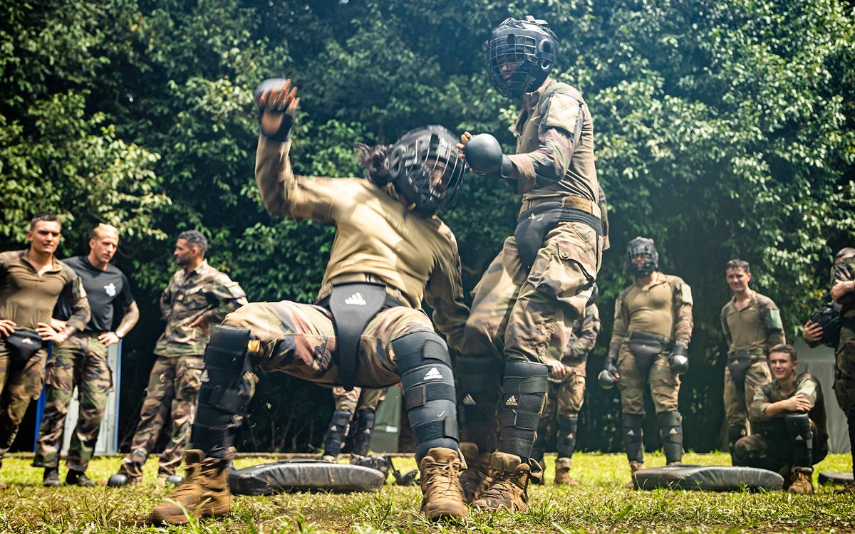 marforres's tweet photo. During Exercise DELAYEN in Tahiti, Aug. 25, Marines with 3rd ANGLICO, FHG, train alongside France’s 21st Marine Infantry Regiment in the Aito “Warrior” Course. #USMC #ANGLICO #ExerciseDELAYEN #IndoPacific #Marines https://t.co/UI5DXibgif