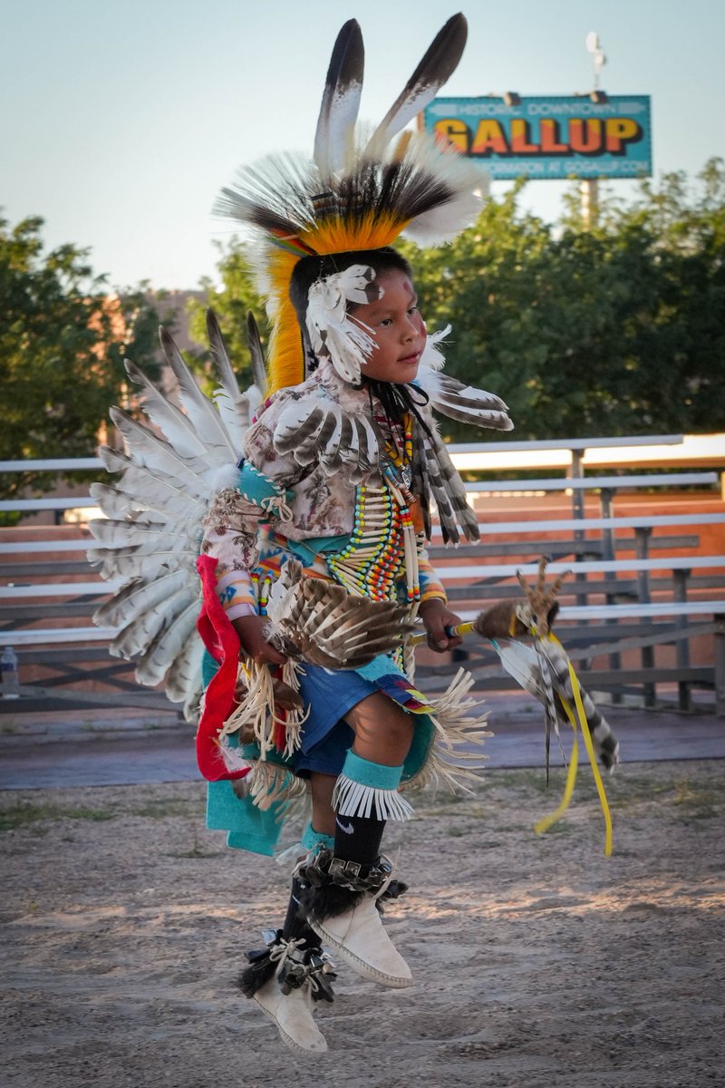 Gallup’s Diné name (Na’nízhoozhí) means “The Bridge.” It's a cultural and commercial connection point for New Mexico and beyond. Discover how Gallup continues to honor that legacy through tourism, entrepreneurship, and the arts. gallupedc.com/media/ggedc-ne…