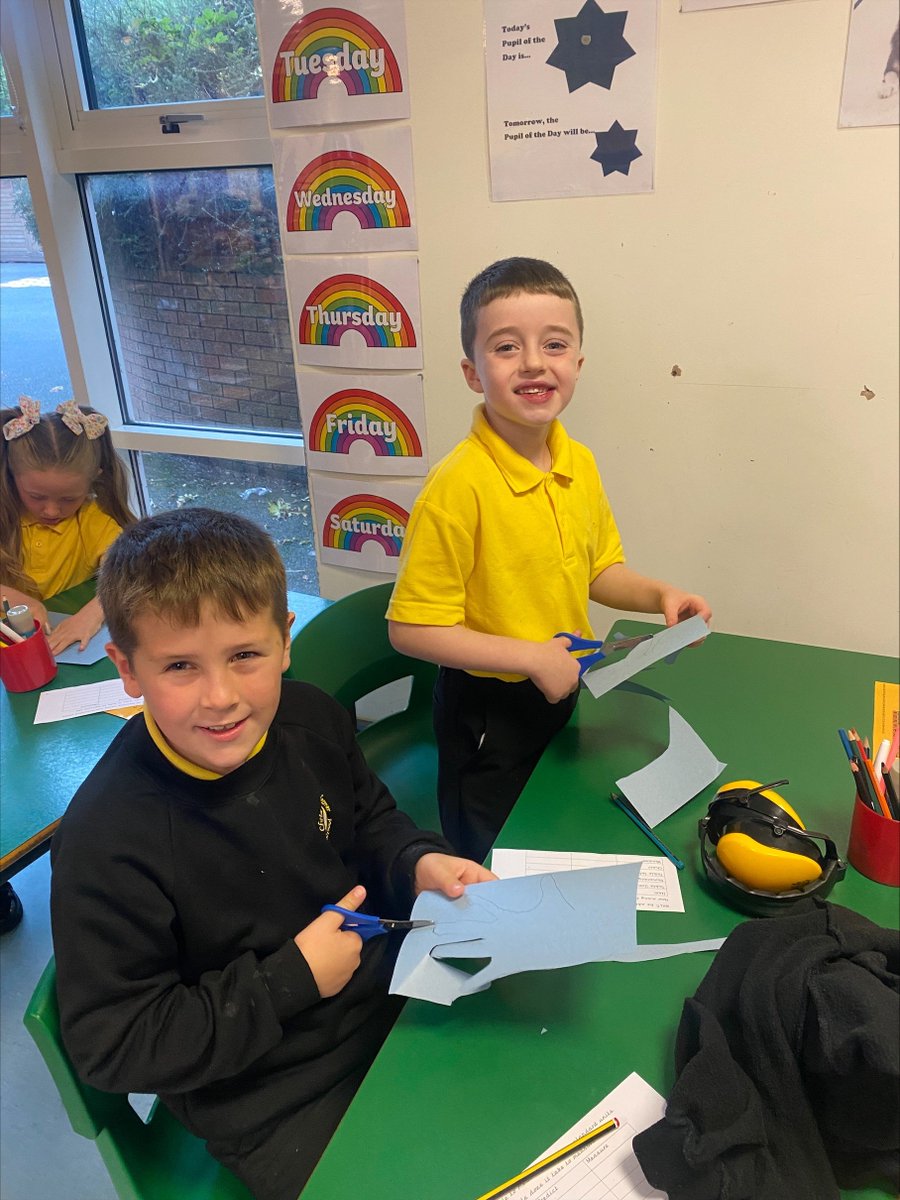 ctrps1's tweet image. 🖐️🧸Mrs Stitt&apos;s P3B class were busy estimating and measuring using their handprints today — such a fun and hands-on way to learn! 

They absolutely loved it! 🖐📏 

#ActiveLearning #MathsInAction #P3B