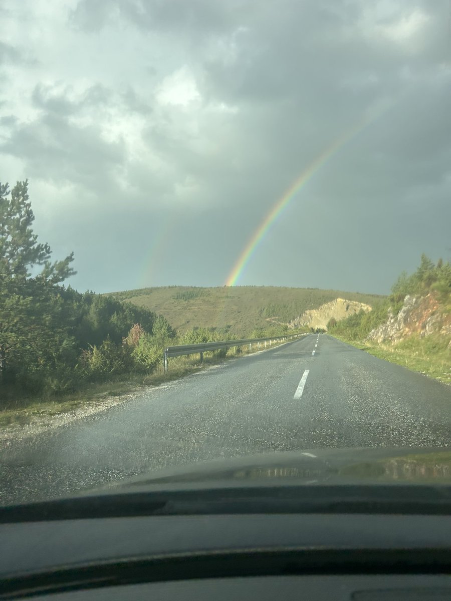 Sinoc stižem u PG kiša kreće. Danas u SJ, duga.