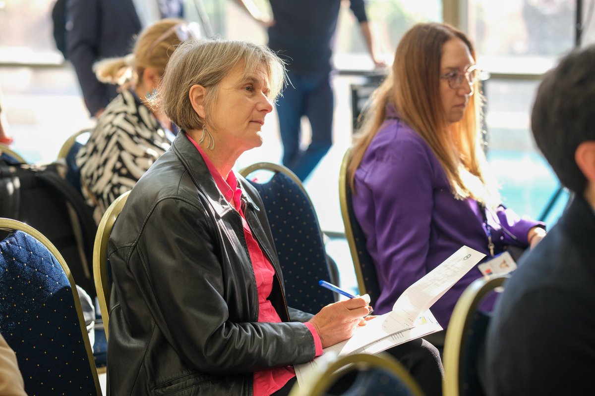 El ministro Diego Pardow, junto a la subsecretaria de <a href="/subrei_chile/">Subsec. de Relaciones Económicas Internacionales</a> Claudia Sanhueza y el Sec. Ejecutivo de <a href="/OLADEORG/">OLADE</a>, Andrés Rebolledo, se reunieron con periodistas de medios nacionales e internacionales para entregar detalles de la #XSemanaDeLaEnergía. ⚡🌎