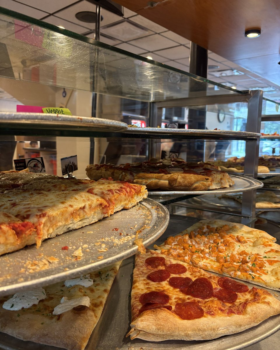 EddieandSams's tweet image. One display, endless cravings 🤤🍕 Every slice at Eddie &amp;amp; Sam’s is a reason to come back for more.
👉 Swing by today and grab your favorite or try a new one!
#EddiesAndSams #TampaEats #NYStylePizza #PizzaLovers #FoodieTampa