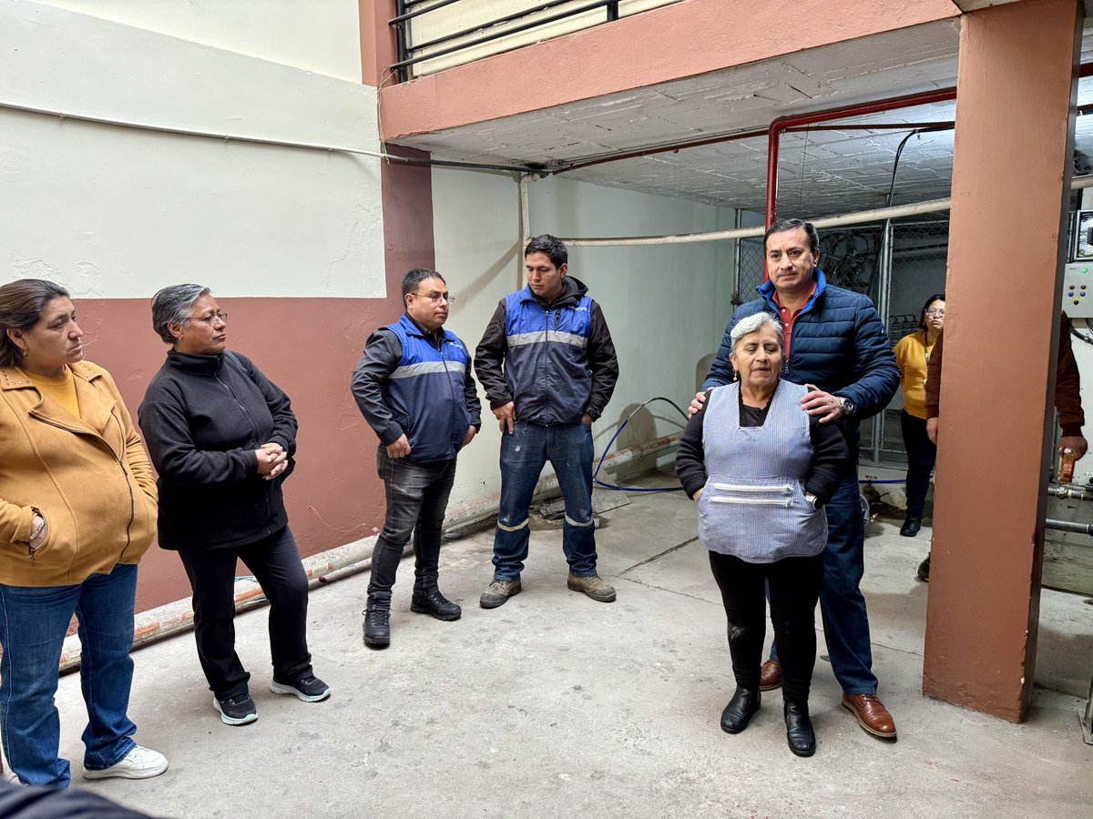 ¡Obras esperadas por años! 👷👷‍♂️

Iniciamos los trabajos para la instalación de 3 generadores eléctricos y un transformador en los mercados 27 de Febrero, El Arenal y Centro de Compras 9 de Octubre. 🔌💡

Obras que tienen una inversión aproximada de USD 170.000. 

#MercadosCuenca