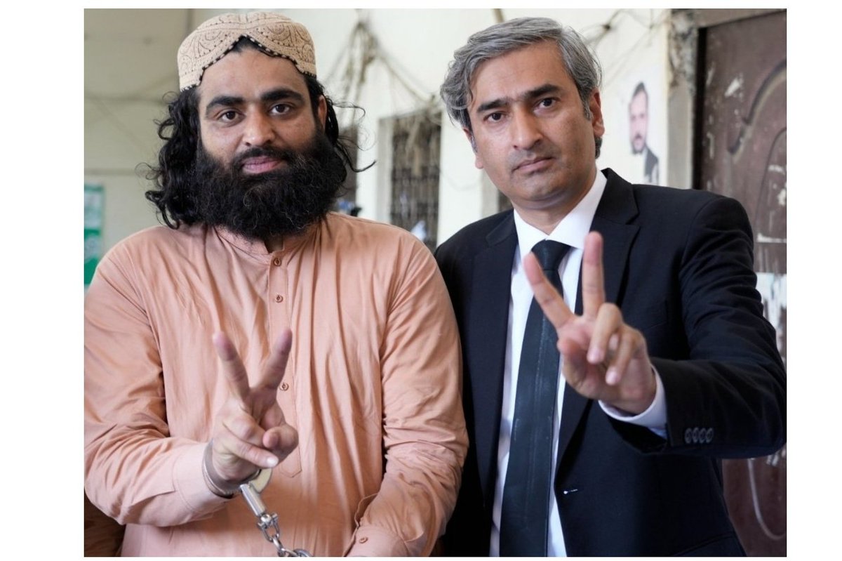 کوئی پوچھے تو کہنا کہ میاں داؤد ایڈووکیٹ ایک بچے سے بد فعلی کرنے والے کا بھی وکیل تھا ۔۔۔۔۔۔