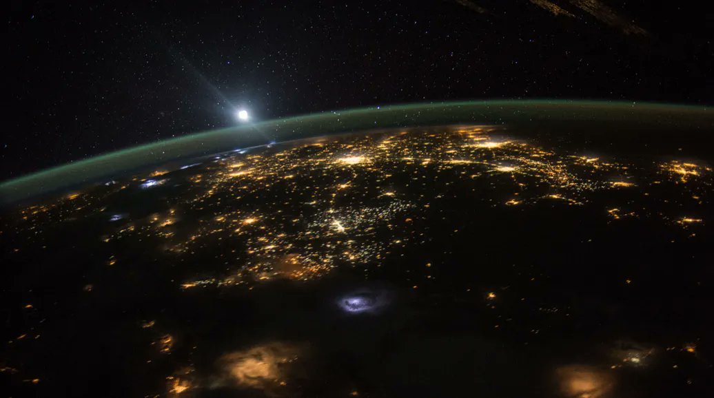 CTVR Newsfeed for September 21, 2025

How can we predict climate change 100 years out but can't forecast weather beyond a week? The answer involves quantum mechanics and a stunning coincidence. This mind-bending series breaks it all down.

Learn More: ctvr.substack.com/p/ctvr-newsfee…