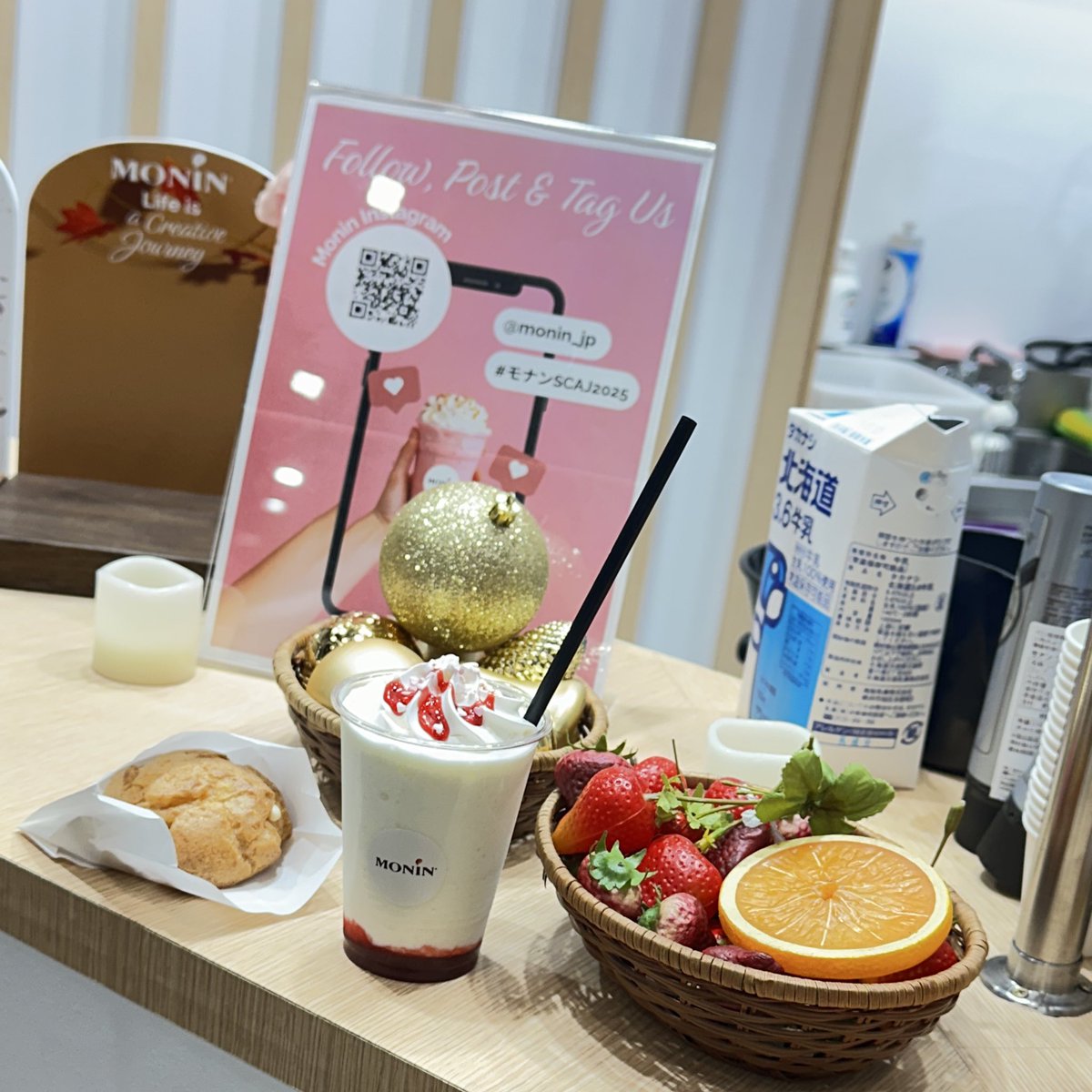 ayumi__0902's tweet photo. 今日のSCAJブース優勝はMONIN❤︎
コーヒーとエスプレッソの間にクオリティー高いフラッペとアップルパイシュークリームはとても癒された😊 https://t.co/89Lf31BV7c