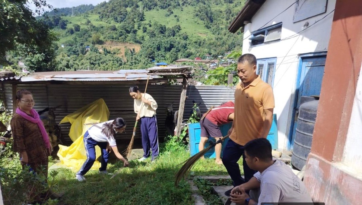 Under Swachhat Hi Seva campaign, all public offices joined hands for Ek Din, Ek Ghanta, Ek Saath — dedicating one hour to a nationwide cleanliness drive.
From officers to staff, everyone pitched in to make our workplaces cleaner and greener! 🌿
#EkGhantaSwachhata #SHS2025