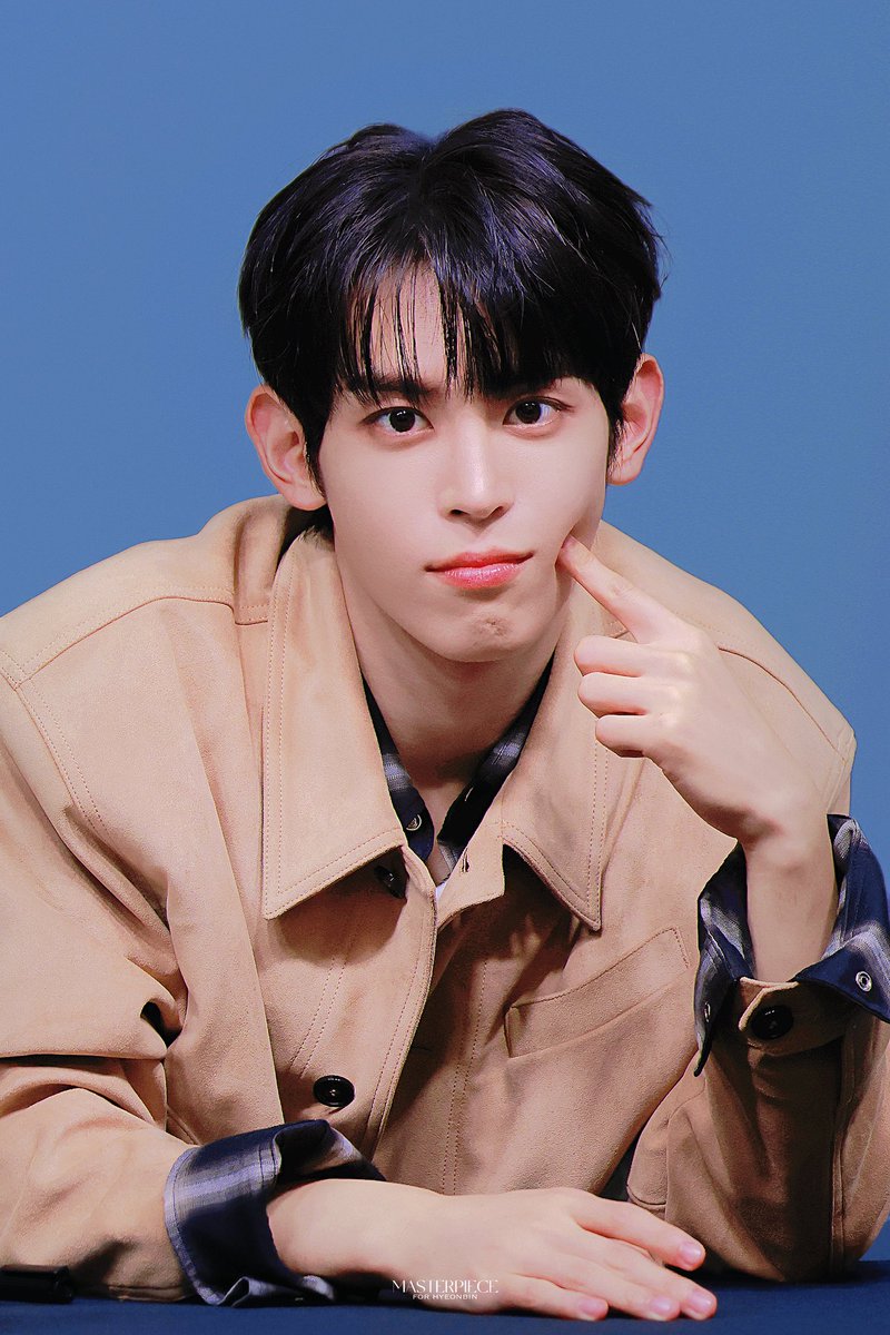 Masterpiece_hb's tweet photo. 250925

𝟏 𝟐

#NOWZ #나우즈 
#현빈 #HYEONBIN https://t.co/GwTFfrsQGB