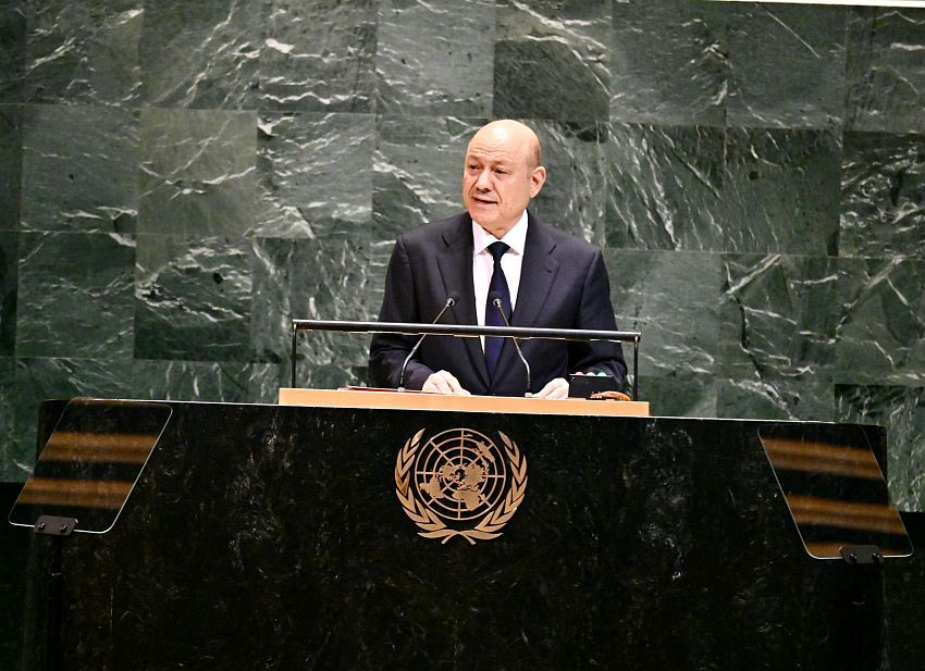 رئيس مجلس القيادة يدعو إلى تحالف دولي لمكافحة إرهاب مليشيات إيران في اليمن والمنطقة

presidentalalimi.net/news1881.html