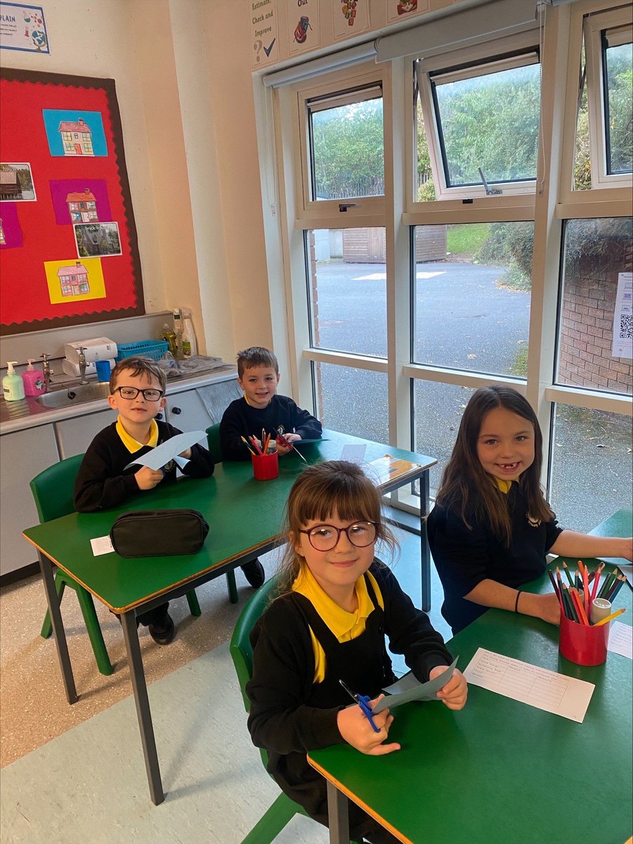 ctrps1's tweet image. 🖐️🧸Mrs Stitt&apos;s P3B class were busy estimating and measuring using their handprints today — such a fun and hands-on way to learn! 

They absolutely loved it! 🖐📏 

#ActiveLearning #MathsInAction #P3B