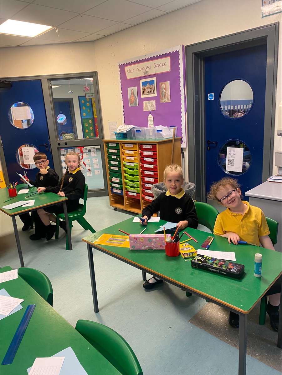 ctrps1's tweet image. 🖐️🧸Mrs Stitt&apos;s P3B class were busy estimating and measuring using their handprints today — such a fun and hands-on way to learn! 

They absolutely loved it! 🖐📏 

#ActiveLearning #MathsInAction #P3B