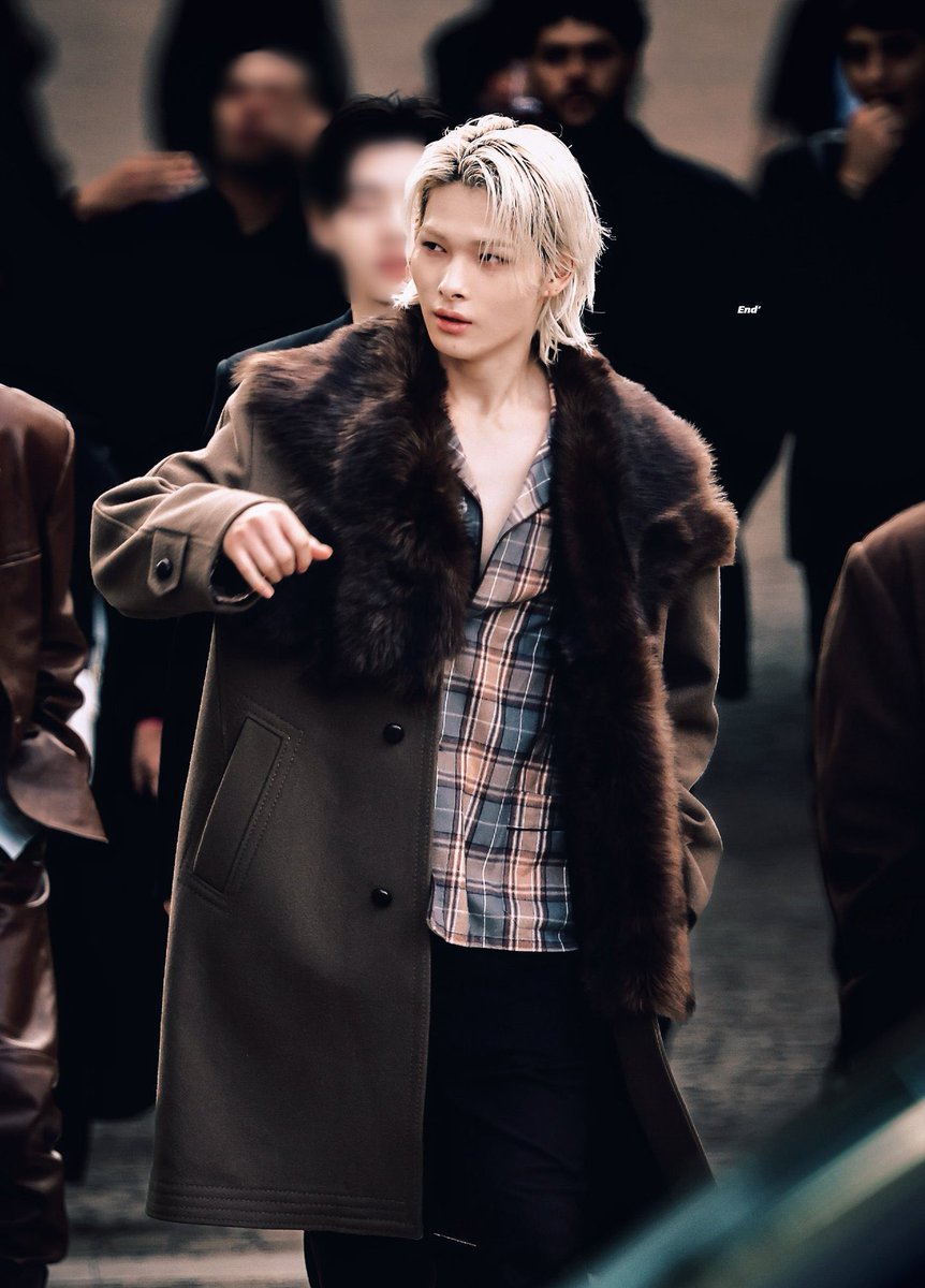 NI-KI SHOULD BE WALKING IN A RUNWAY 

#NI_KI #니키 #PRADAxENHYPEN #ENHYPENonPradaSS26