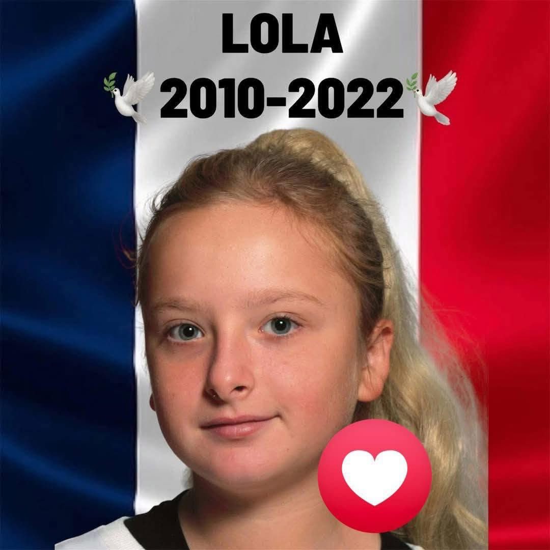 Ne jamais oublier…
Lola Daviet,née le 18 juillet 2010,nous a quittés le 14 octobre 2022 à seulement 12 ans,dans des circonstances tragiques qui ont bouleversé la France 🇫🇷 
Une petite fille pleine de vie,au sourire lumineux,dont la mémoire restera à jamais gravée dans nos 💕