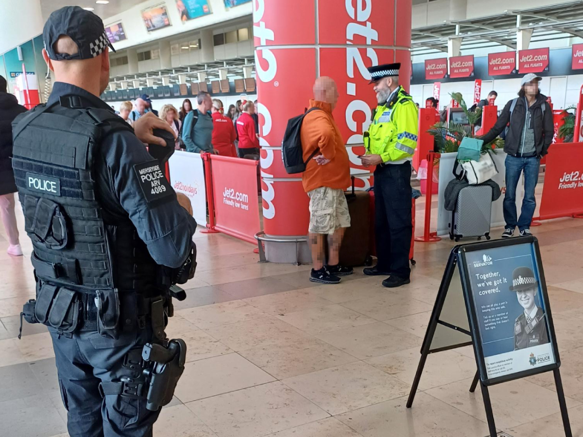 MerseyPolice's tweet image. Lots of #ProjectServator deployments across the city this week, incl. @ACCLiverpool & @LPL_Airport to disrupt criminal activity and keep you safe.
@MerPolTraffic supported at a vehicle checkpoint and officers have been speaking to the public, encouraging vigilance.
Nothing…