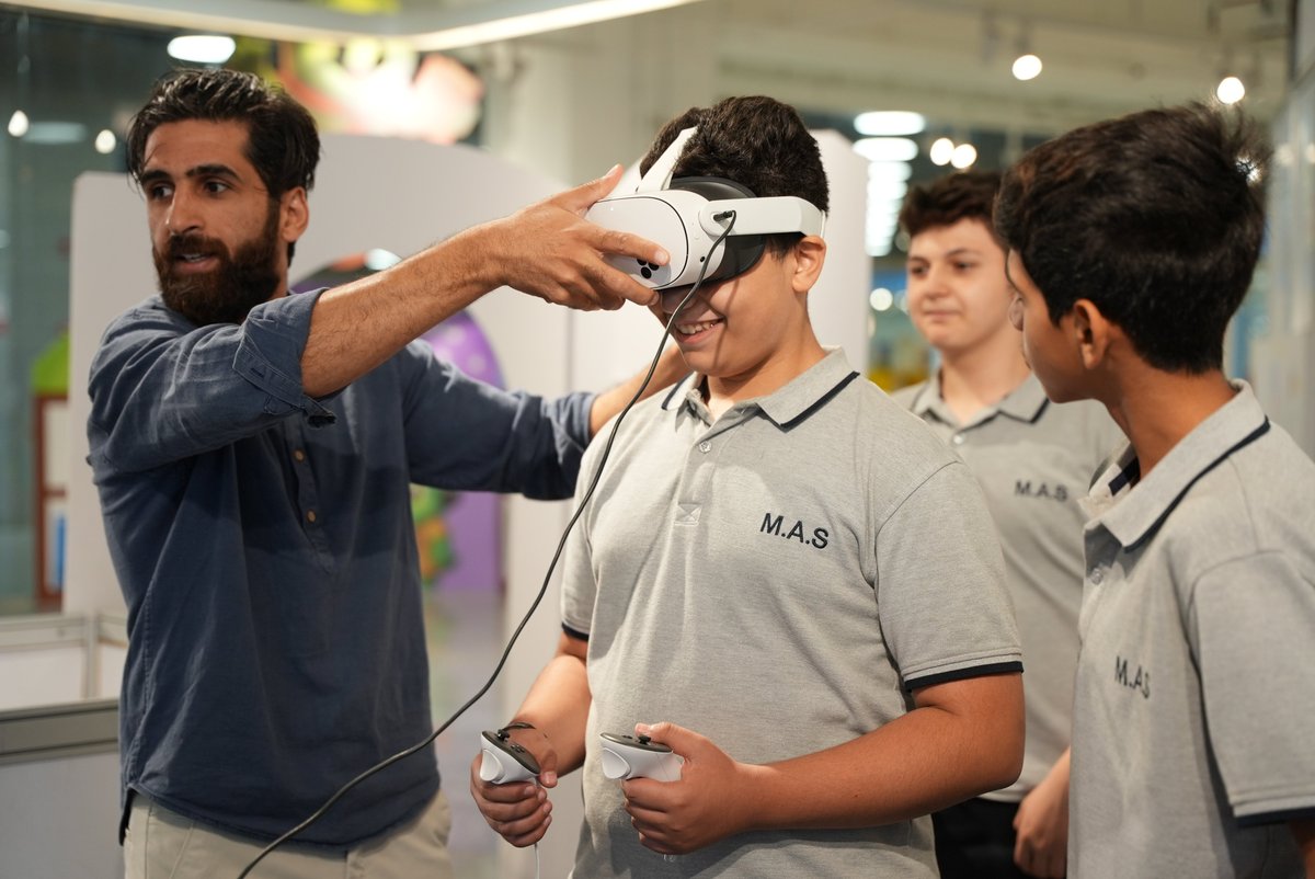 انطلقت فعاليات معرض عمّان الدولي للكتاب 2025، وتشارك فيه مؤسسة عبد الحميد شومان بجناح خاص يقدّم خدمات المكتبة المتنوعة، إلى جانب تصميم وتنفيذ وإشراف المؤسسة الكامل على البرنامج الثقافي للطفل الذي يضم أنشطة وفعاليات مميزة على مدار أيام المعرض.

#معرض_عمان_الدولي_للكتاب