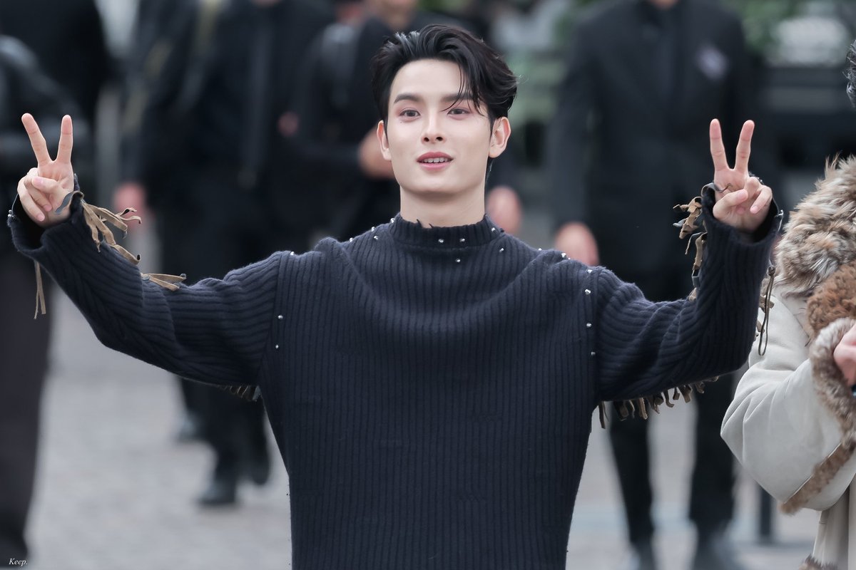 250925

cheers to my boy, I’m so proud of you 🥺😭

KHUNPOL FOR PRADA SS26 

#PradaSS26 #KHUNPOL 
#PradaSS26xKHUNPOL