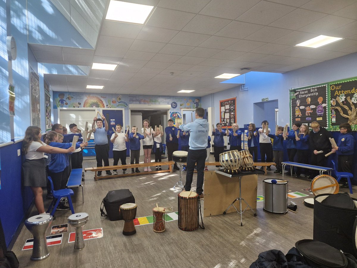 Dosbarth Oak thoroughly enjoyed their drums around the world workshop this afternoon