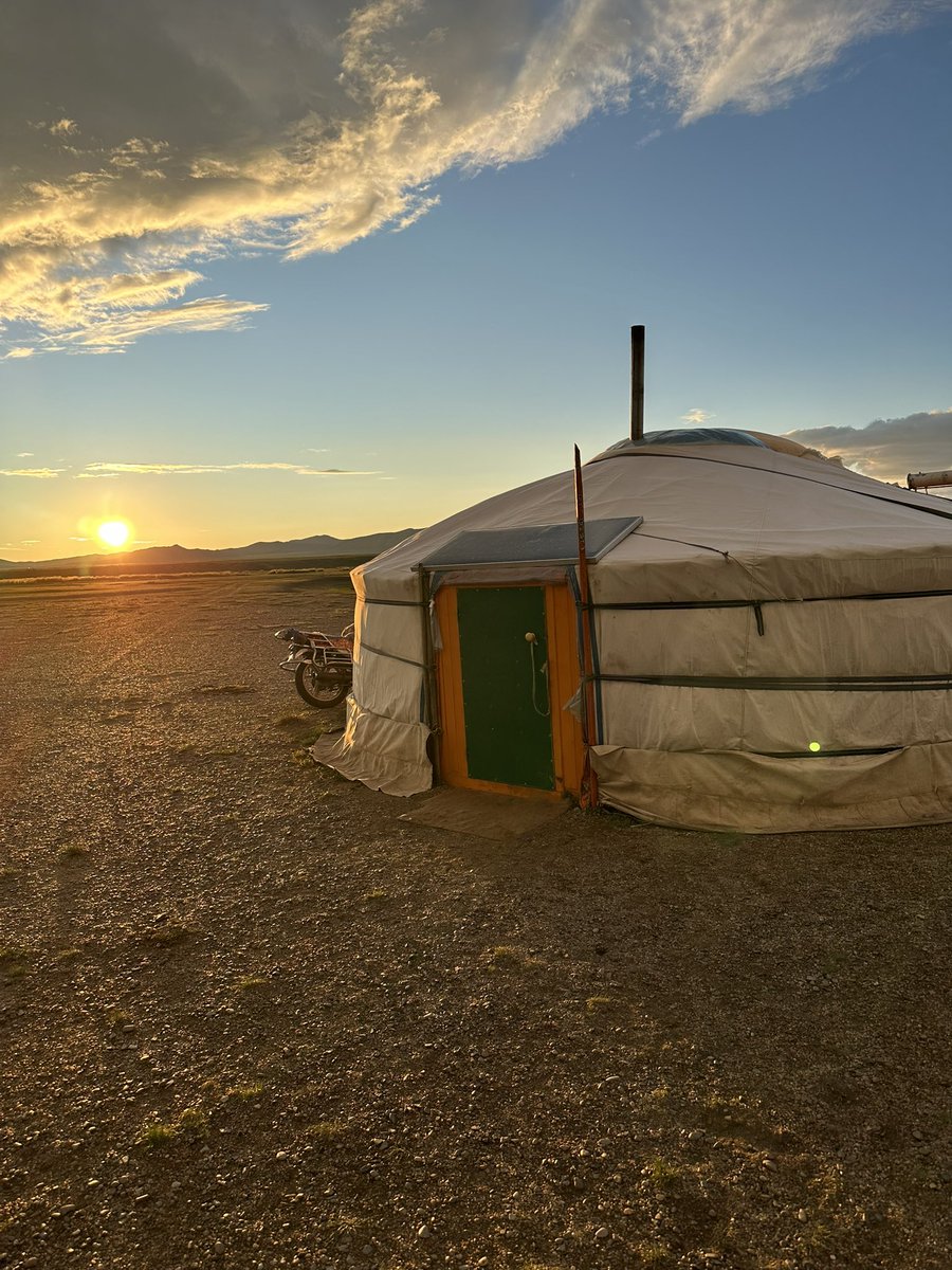 JuanSanchez0x0's tweet image. We’re staying on a traditional Mongolian nomad home called a “ger”. Small, cozy, and you burn literal cow shit for warmth.